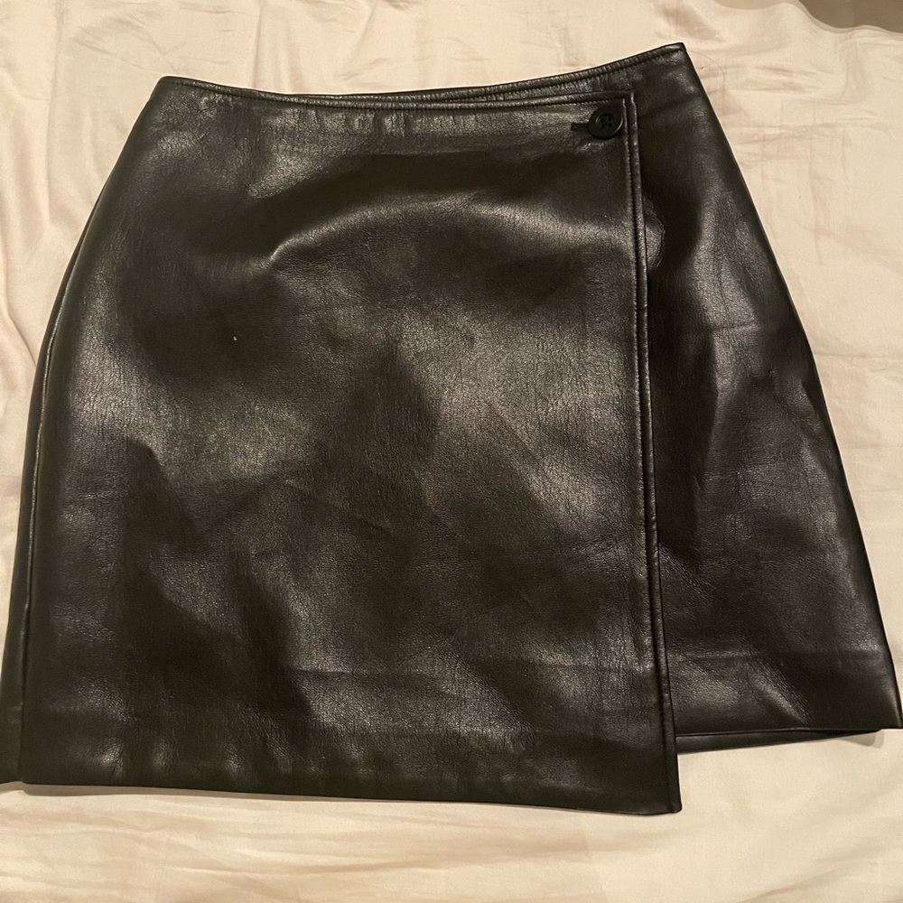 Aritiza Babaton Asymmetrical Black Leather Skirt